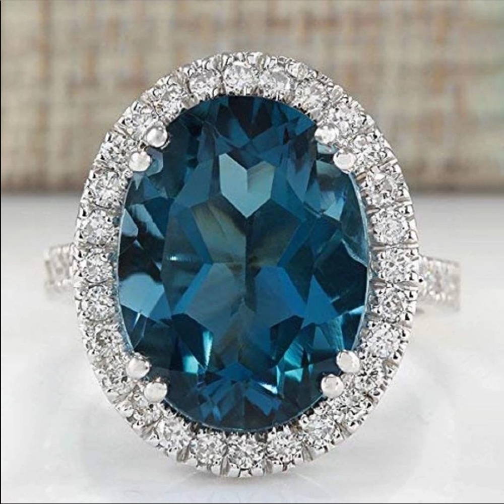 New 925 Silver Elegant Royal Oval CZ Diamond Ring - Picture 1 of 6